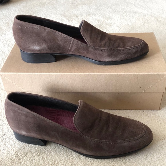 Munro shoes Harrison style suede loafers light brown “Greige”. Size 8.5 N narrow - Picture 1 of 5